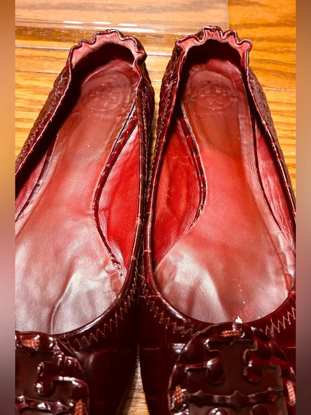 Y2K Tory Burch Reva Logo Croc Embossed Patent Leather Ballet Flats Burgundy 8.5